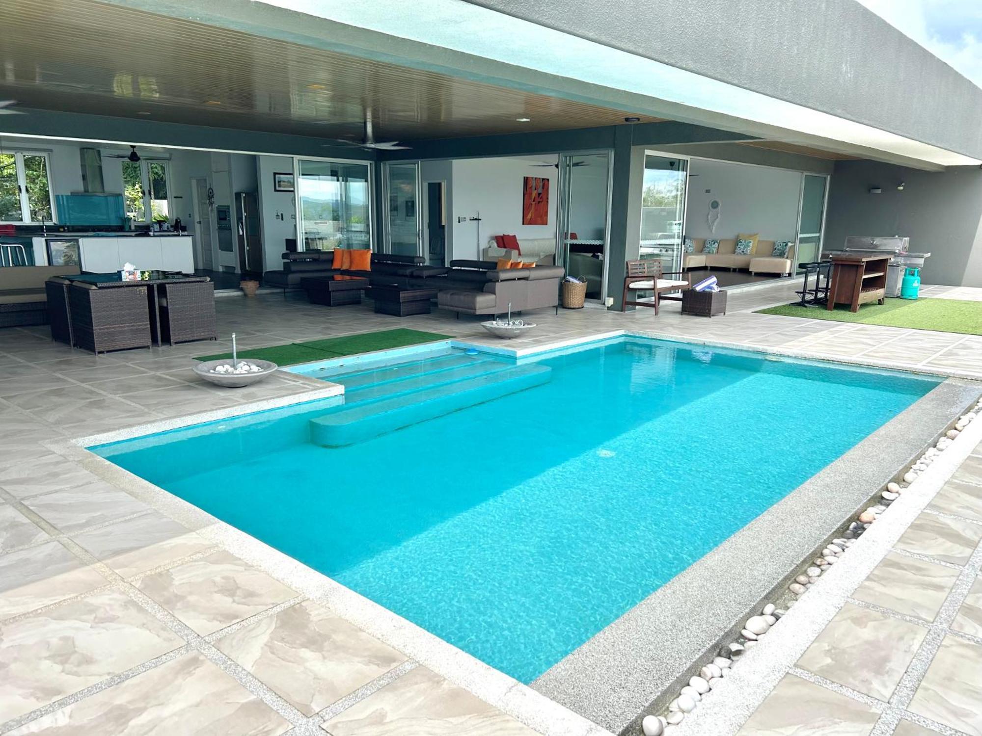 Aroha Seaview Villa - Private Pool - Pantai Cenang  Εξωτερικό φωτογραφία